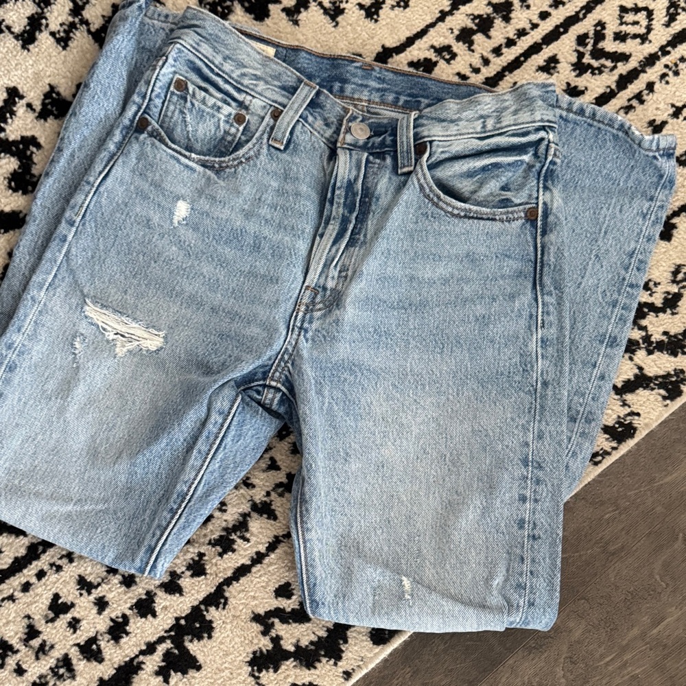 Levis 501 Light Wash women’s Straight-Leg Jeans - Distressed Casual Style